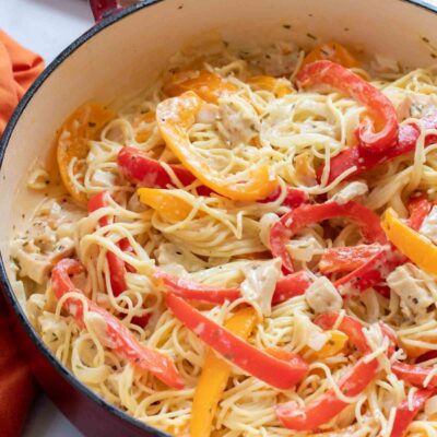 Garlic cream sauce and bell pepper pasta